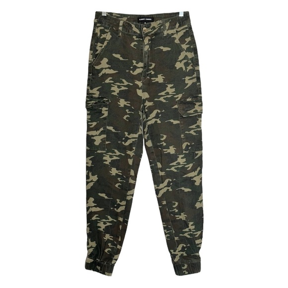 Almost Famous Camo Cargo Joggers Size M Green Cotton Classic Pants - Picture 1 of 9